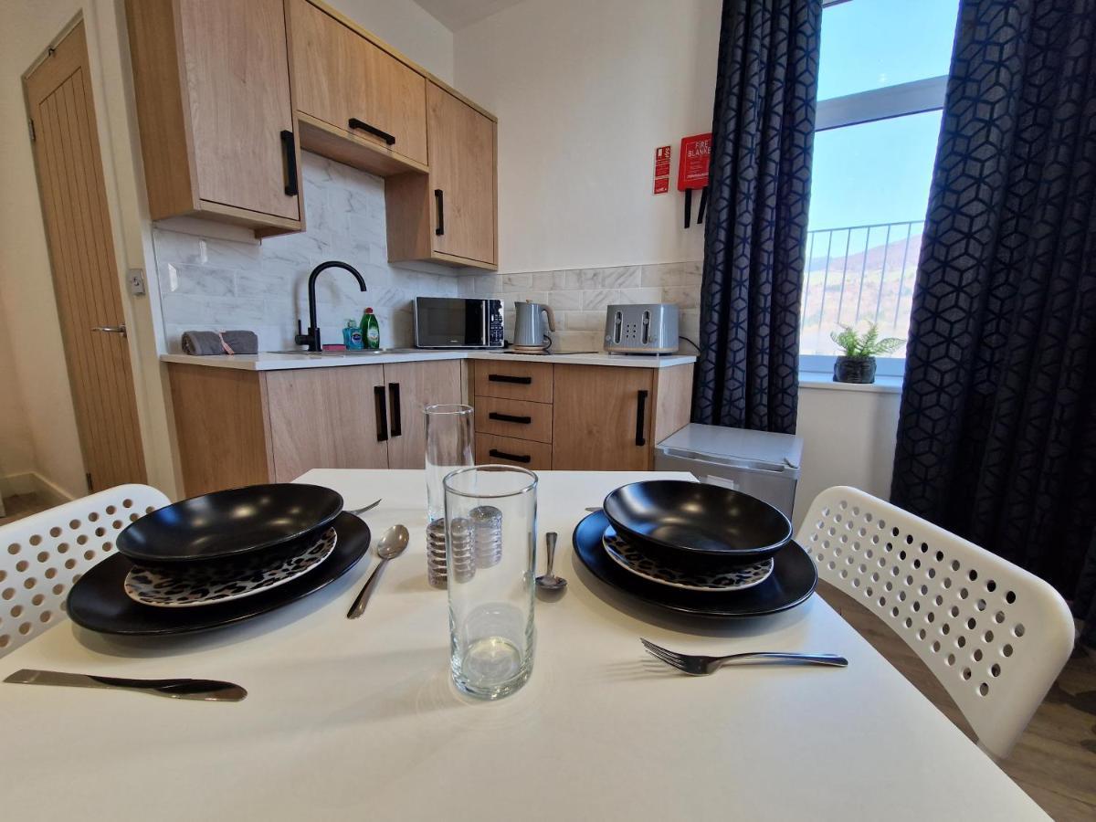 Flat 2, Modern Studio Apartment, Tynte Hotel, Mountain Ash Quakers Yard Exterior foto